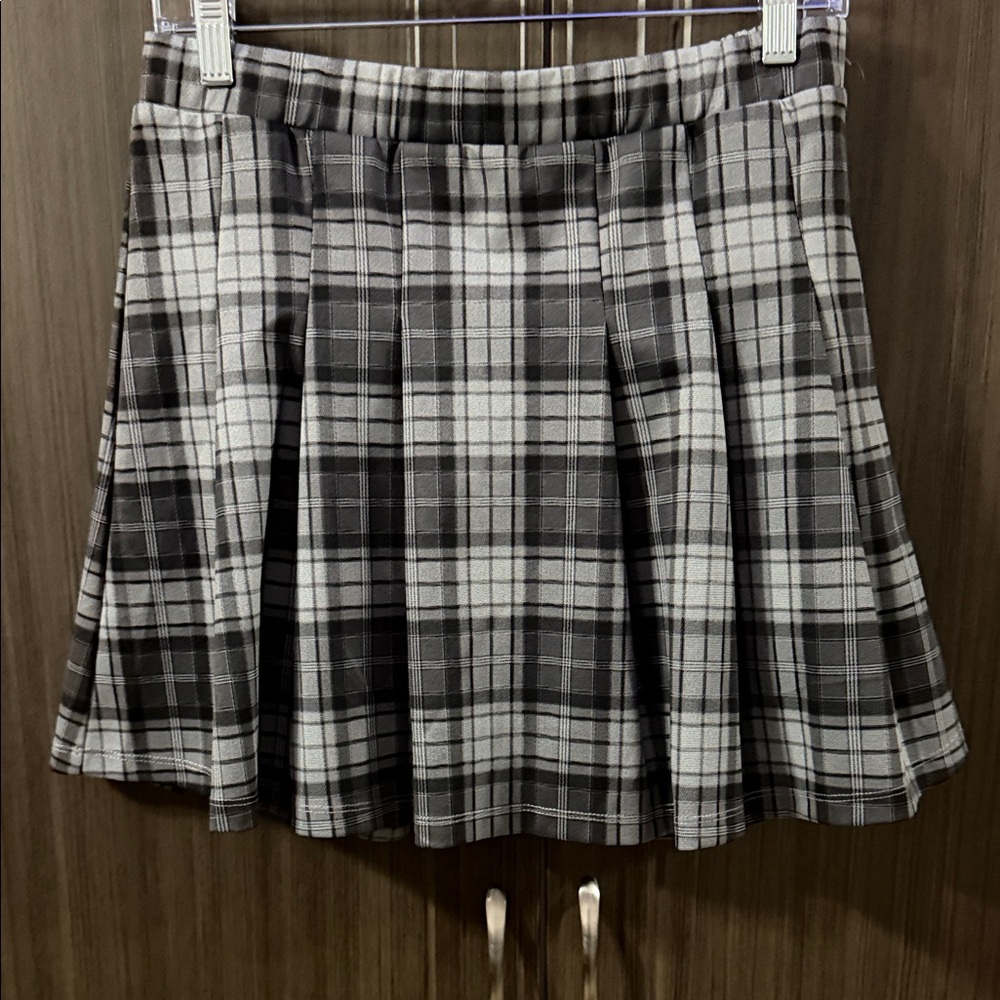 HALARA‎ Black & White Plaid Pleated Skater Skirt